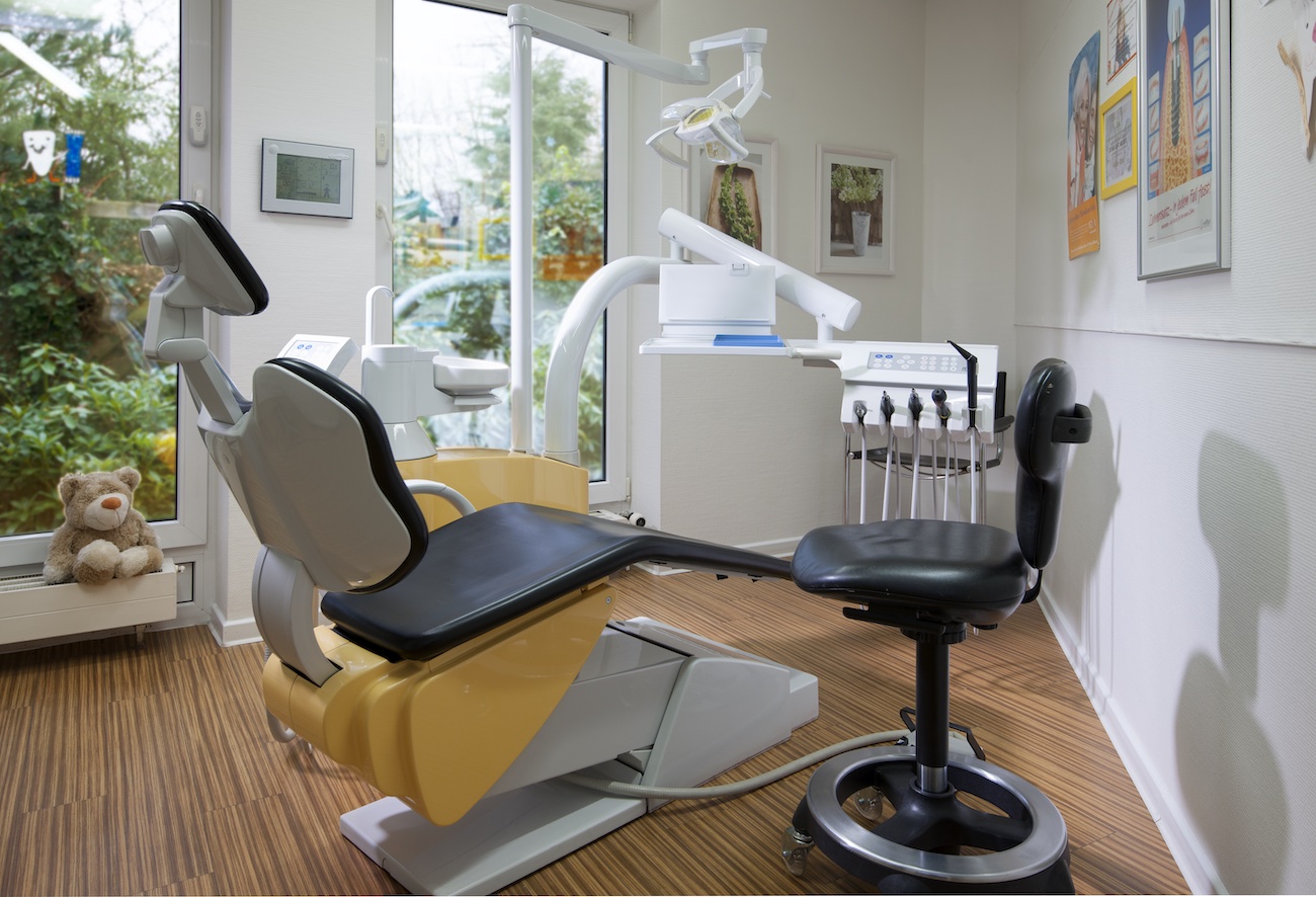 Behandlungsstuhl Zahnarztpraxis Schütz in Westerstede